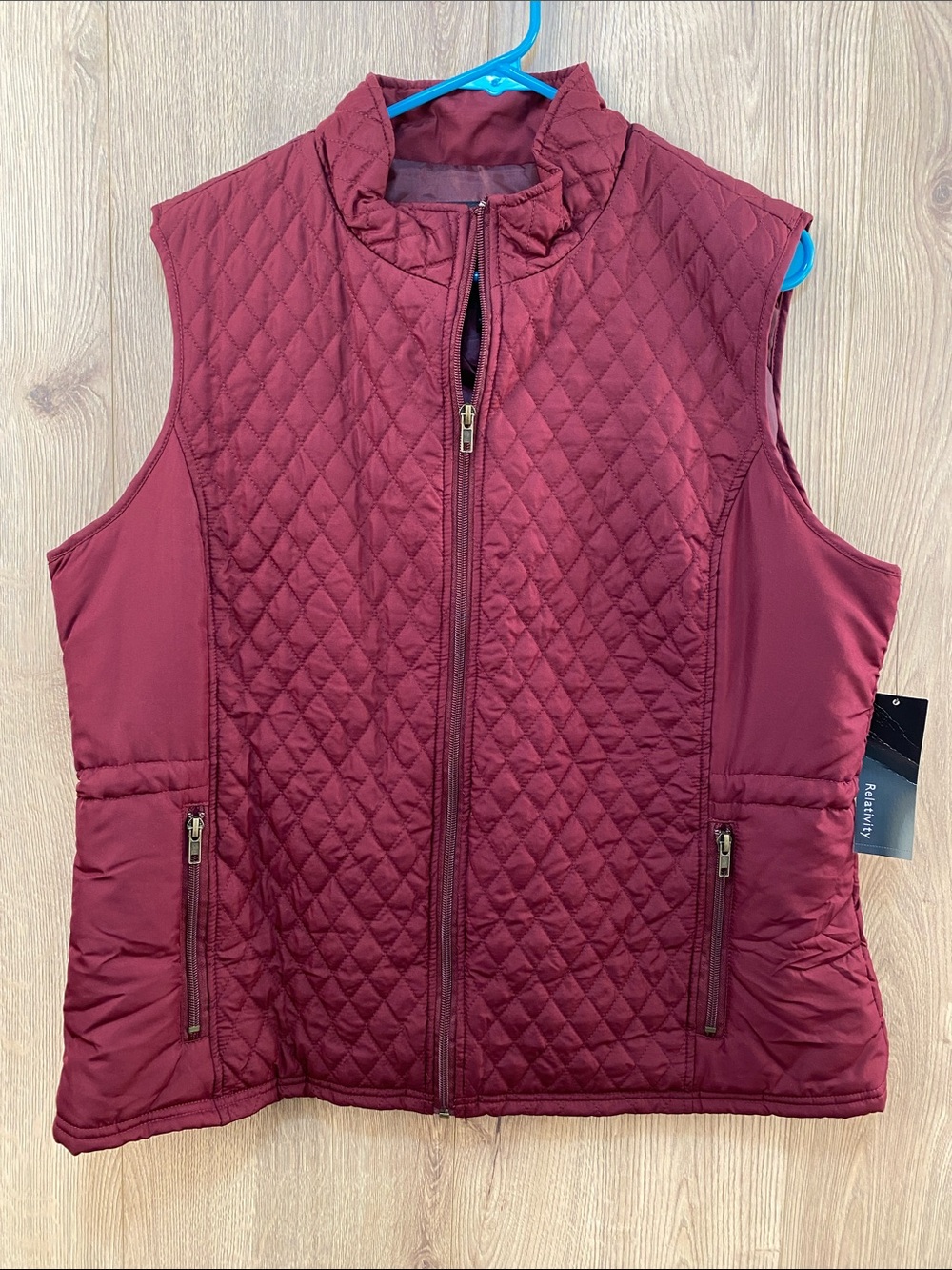 NWT Relativity Quilted Sleeveless Body warmer in Burgundy -size XL